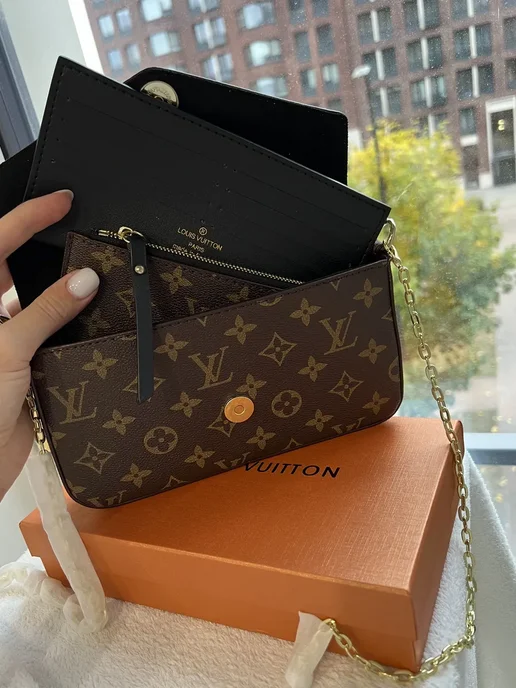 LOUIS VUITTON Сумка клатч c цепью Луи Виттон, черный